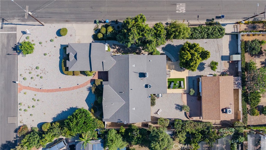 https://media.crmls.org/medias/0be198dc-40c1-4915-8e7f-c939a129896c.jpg?preset=X-Large