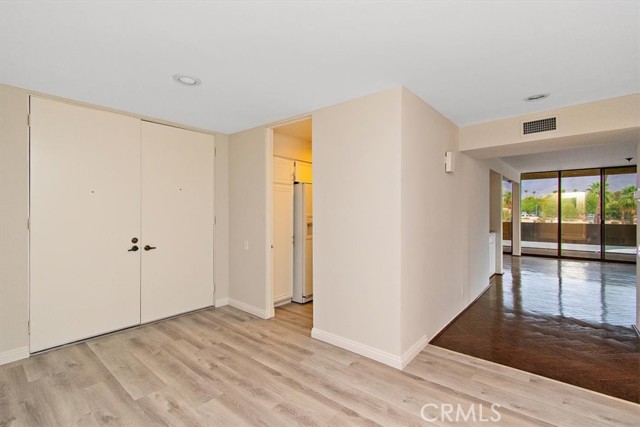 1660 S La Reina Way #2D, Palm Springs, CA 92264