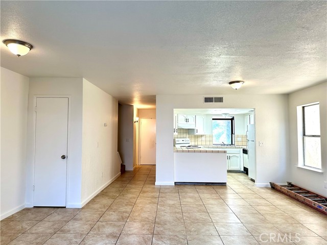 Detail Gallery Image 7 of 21 For 2511 N Knoll Ave, Fresno,  CA 93722 - 3 Beds | 2/1 Baths
