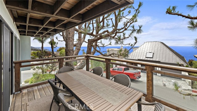 683 Alta Vista Way, Laguna Beach CA: https://media.crmls.org/medias/0be3c903-7be5-449d-a50a-62780e93865d.jpg