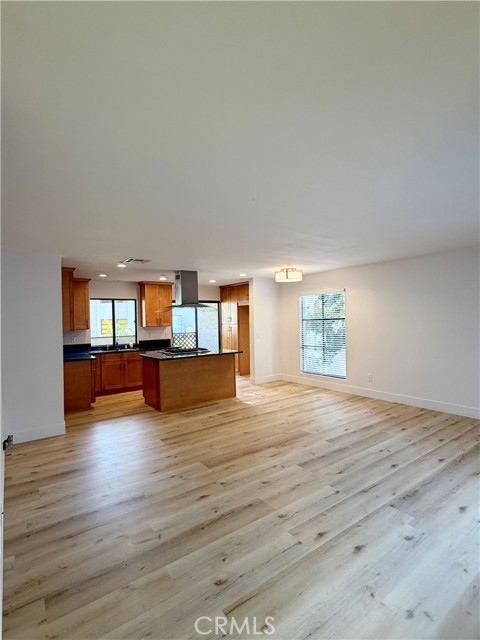 Detail Gallery Image 3 of 17 For 400 S Flower #8,  Orange,  CA 92868 - 3 Beds | 2/1 Baths