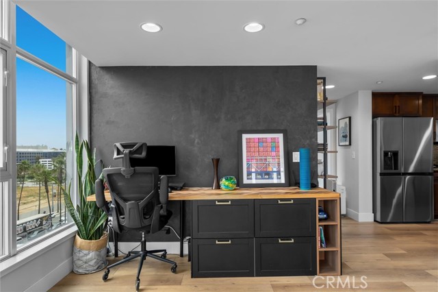 400 W Ocean Boulevard, Long Beach CA: https://media.crmls.org/medias/0be45757-ed8a-41d8-8bd6-4cf7c34f165c.jpg