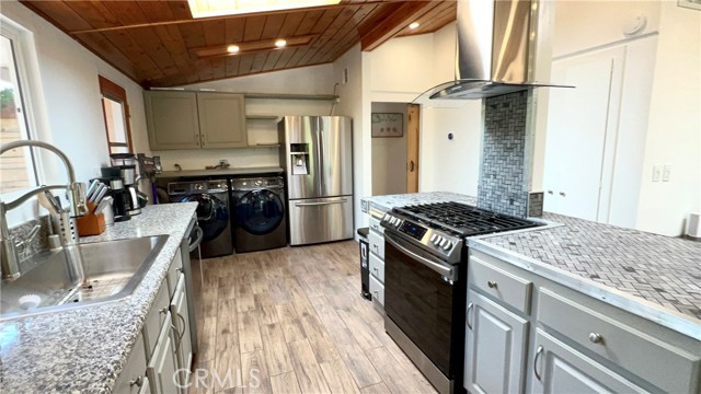 7950 Capistrano Avenue, West Hills CA: https://media.crmls.org/medias/0be4af02-ae51-4d79-bf9f-3550b3adad87.jpg