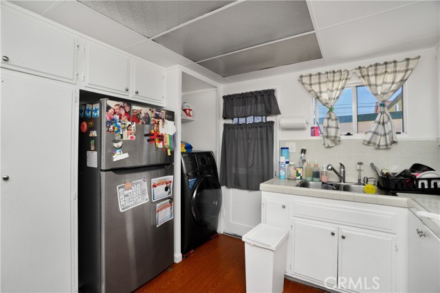 4220 W 165th Street, Lawndale CA: https://media.crmls.org/medias/0be4c126-d543-4322-9f4c-2b3c2f61e80b.jpg