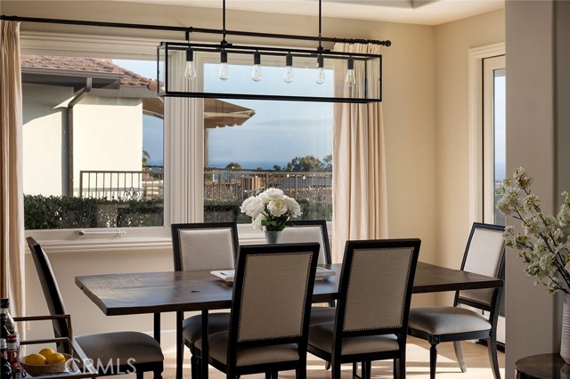 420 De Sola Terrace, Corona del Mar CA: https://media.crmls.org/medias/0be4d7d2-da8d-42a0-a52c-c3099ac451b0.jpg