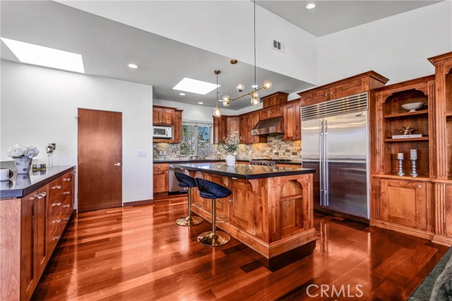 Detail Gallery Image 6 of 20 For 1542 Manhattan Beach Bld, Manhattan Beach,  CA 90266 - 4 Beds | 4 Baths