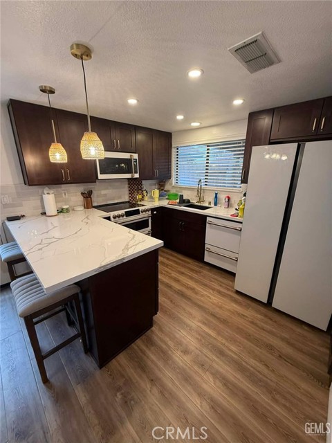 Detail Gallery Image 4 of 14 For 7517 Hachita Ct, Bakersfield,  CA 93309 - 3 Beds | 2 Baths