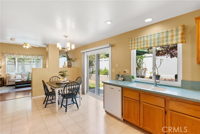 8 Chatri Circle, Lake Forest CA: https://media.crmls.org/medias/0be6a8cb-3f53-4934-b8e4-67f93fff30d6.jpg