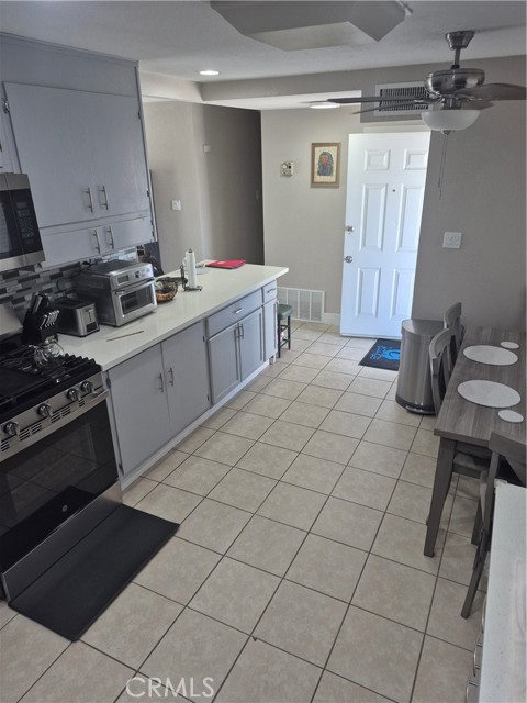 Detail Gallery Image 11 of 32 For 37149 Camarillo, Barstow,  CA 92311 - 3 Beds | 2 Baths