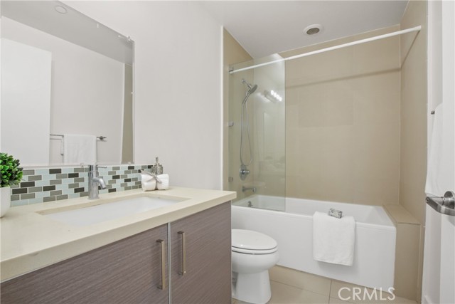 Detail Gallery Image 14 of 23 For 966 S St Andrews Pl #101,  Los Angeles,  CA 90019 - 2 Beds | 2 Baths