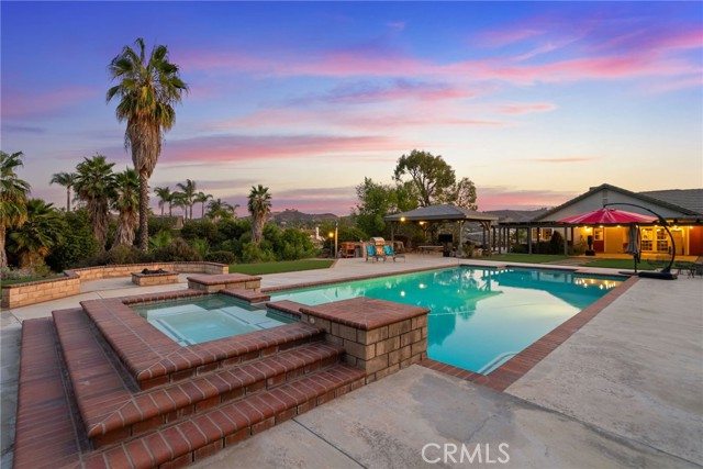 15725 Terraceview Court, Riverside CA: https://media.crmls.org/medias/0be890e0-6a95-4990-8bae-543e22e5e65b.jpg