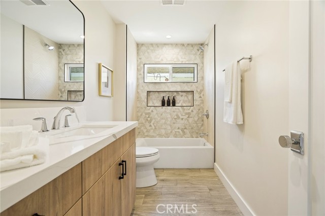 Detail Gallery Image 19 of 29 For 422 Almond Ave, Monrovia,  CA 91016 - 5 Beds | 4 Baths
