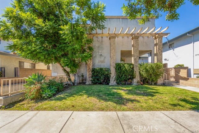Detail Gallery Image 1 of 2 For 12115 York Ave #2,  Hawthorne,  CA 90250 - 3 Beds | 3 Baths