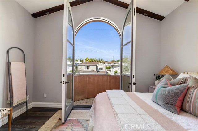 Detail Gallery Image 44 of 64 For 2516 Walnut Ave, Manhattan Beach,  CA 90266 - 5 Beds | 5/1 Baths