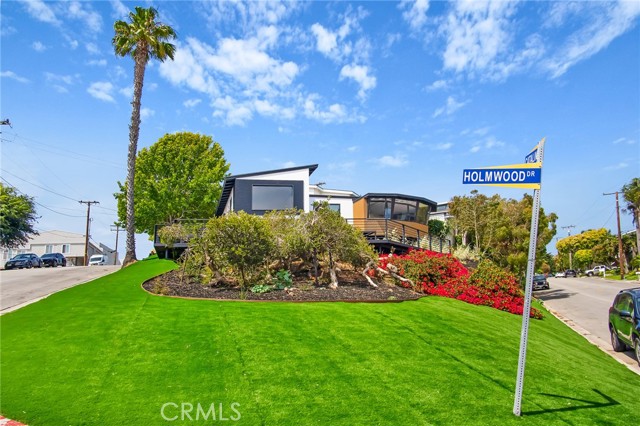Detail Gallery Image 28 of 28 For 300 Holmwood Dr, Newport Beach,  CA 92663 - 3 Beds | 2 Baths