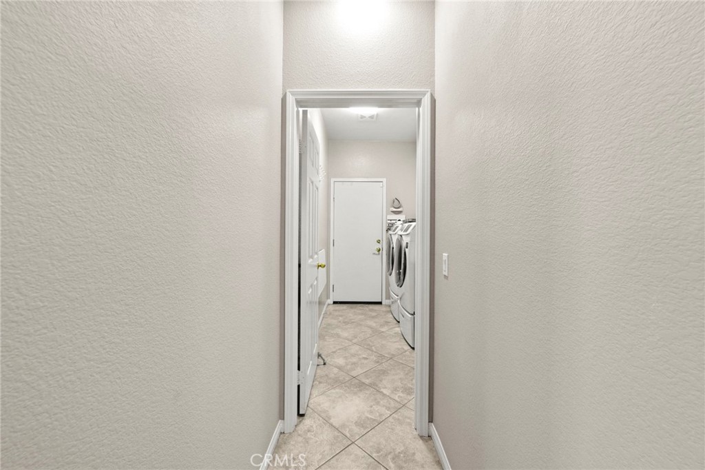 https://media.crmls.org/medias/0bec040c-db05-480b-8ee9-9b7a3b3de3b5.jpg?preset=X-Large