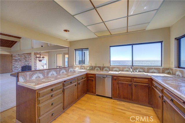 Detail Gallery Image 12 of 40 For 2091 Shoreline Dr, Pismo Beach,  CA 93449 - 3 Beds | 2/1 Baths