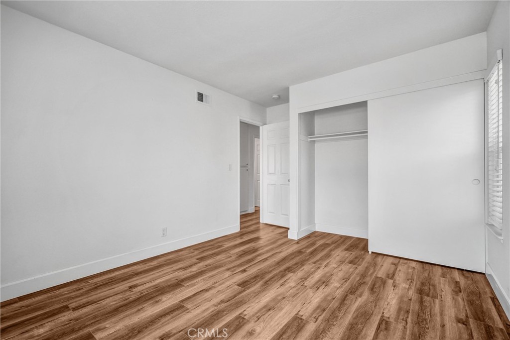 https://media.crmls.org/medias/0bed2721-ece3-429d-8d54-4d90d471b116.jpg?preset=X-Large
