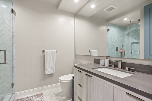 Detail Gallery Image 33 of 38 For 11500 San Vicente Bld #202,  Los Angeles,  CA 90049 - 3 Beds | 3/1 Baths