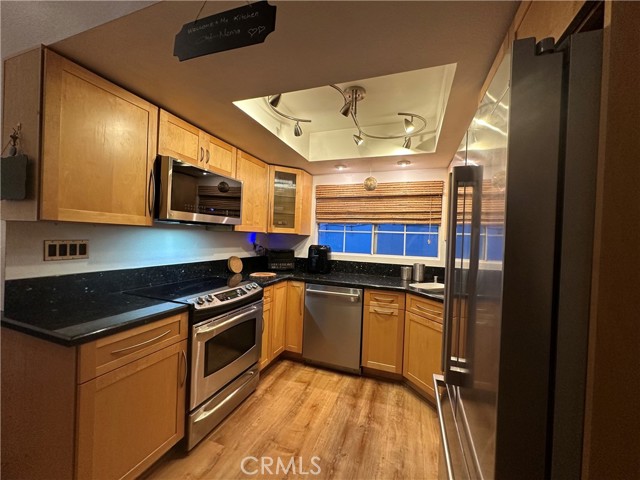 Detail Gallery Image 5 of 37 For 2217 Vanderbilt Ln #8,  Redondo Beach,  CA 90278 - 2 Beds | 1/1 Baths