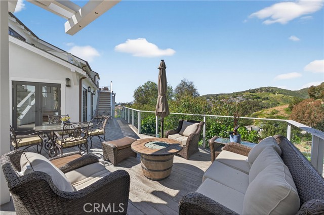 Detail Gallery Image 2 of 74 For 405 Blumont St, Laguna Beach,  CA 92651 - 5 Beds | 6/1 Baths
