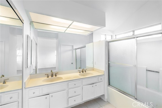 Detail Gallery Image 17 of 18 For 19727 Scarlet Meadow Dr, Newhall,  CA 91321 - 3 Beds | 3 Baths