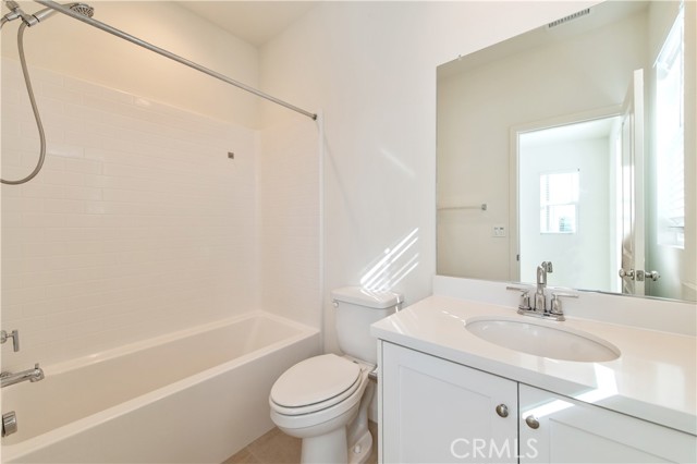 Detail Gallery Image 27 of 34 For 155 Frame, Irvine,  CA 92618 - 3 Beds | 3/1 Baths