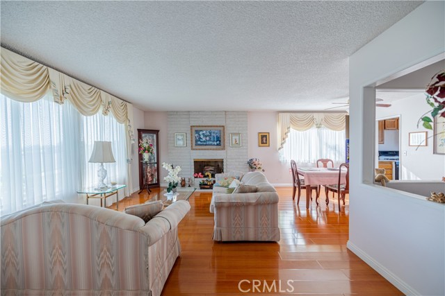 4296 Avenida Amelgado, Thousand Oaks CA: https://media.crmls.org/medias/0bf086e5-0132-4e39-9d61-d20734204e18.jpg