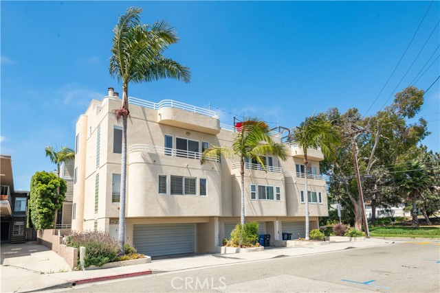 575 11th Street, Hermosa Beach, California 90254, 3 Bedrooms Bedrooms, ,2 BathroomsBathrooms,Residential,Sold,11th,PV23136425