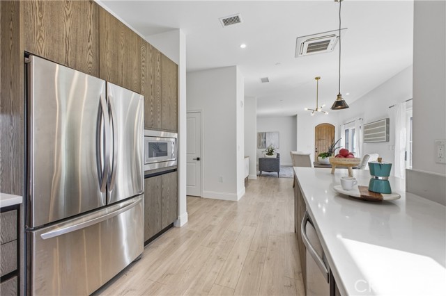 Detail Gallery Image 12 of 22 For 168 S Sierra Madre Blvd. #301,  Pasadena,  CA 91107 - 3 Beds | 2 Baths