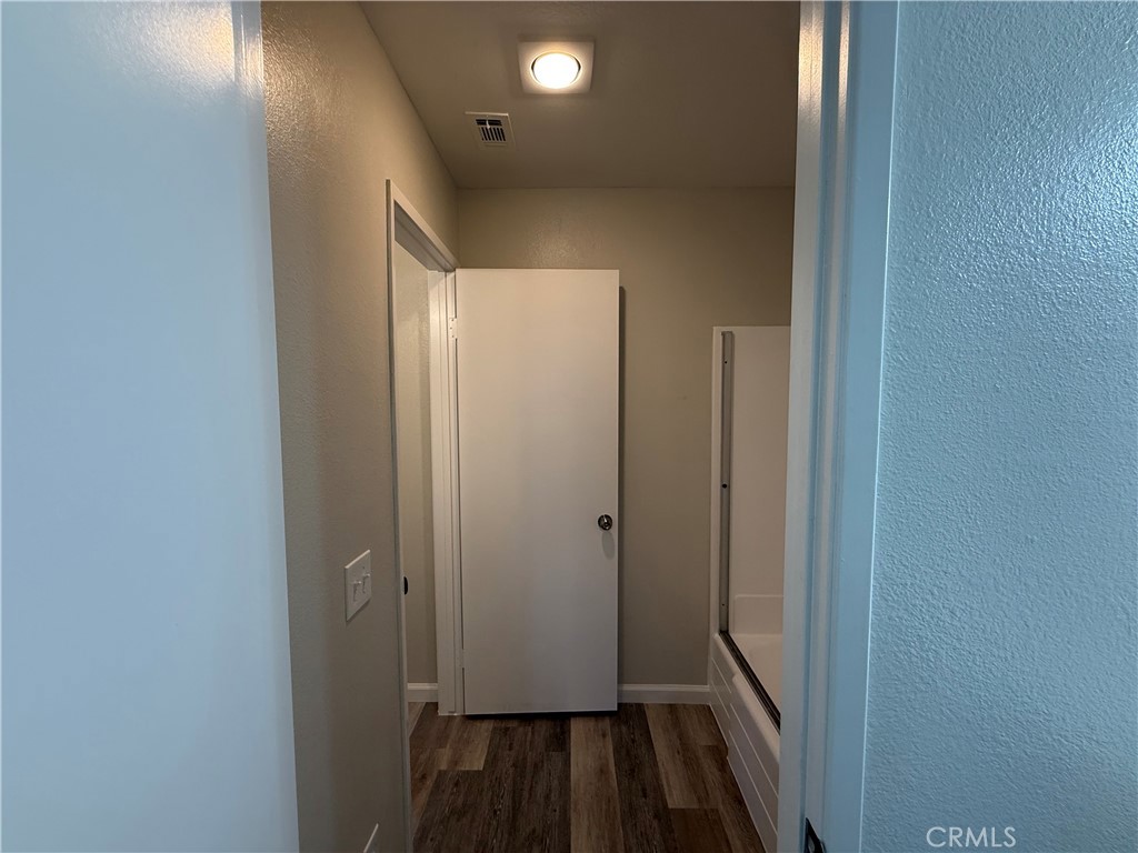 https://media.crmls.org/medias/0bf1edc4-ca6b-46ec-894d-0cd719658008.jpg?preset=X-Large