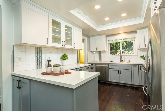 Detail Gallery Image 3 of 31 For 12421 Ramona, Hawthorne,  CA 90250 - 3 Beds | 3 Baths