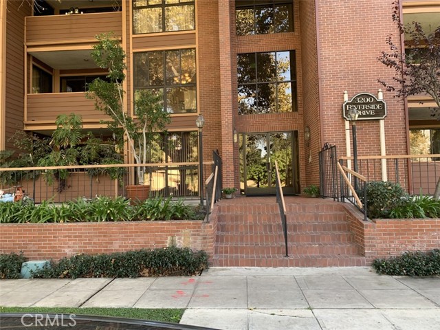Detail Gallery Image 1 of 1 For 3200 W Riverside Dr #G,  Burbank,  CA 91505 - 2 Beds | 1/1 Baths