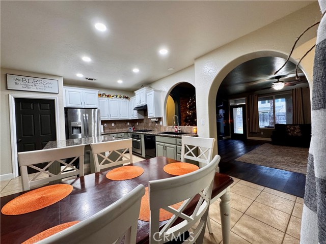 Detail Gallery Image 39 of 55 For 2945 W Vine, Visalia,  CA 93291 - 4 Beds | 2 Baths