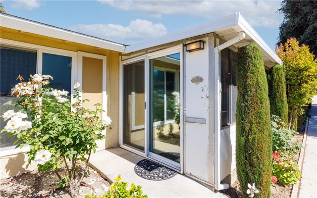 Detail Gallery Image 4 of 45 For 19202 Avenue of the Oaks a,  Newhall,  CA 91321 - 2 Beds | 2 Baths