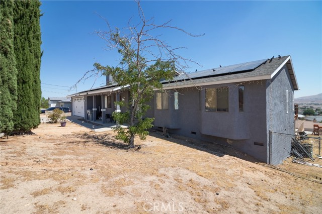 7935 Gaylop Ave, Hesperia CA: https://media.crmls.org/medias/0bf48364-b13a-4780-bae3-9503c76bb0c7.jpg
