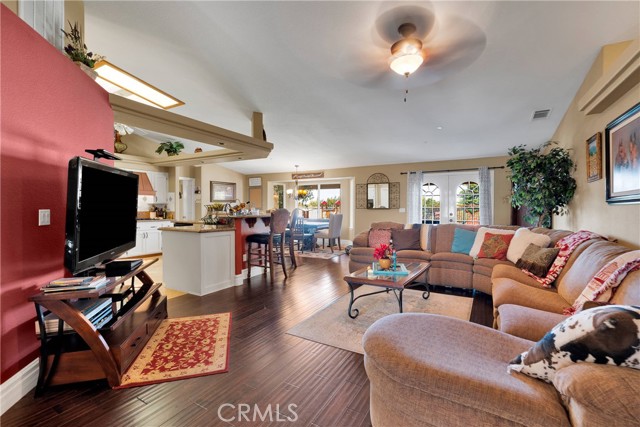 12958 Ranchero Road, Oak Hills CA: https://media.crmls.org/medias/0bf5688c-1a8a-437b-a8d1-941c4ffcc87f.jpg