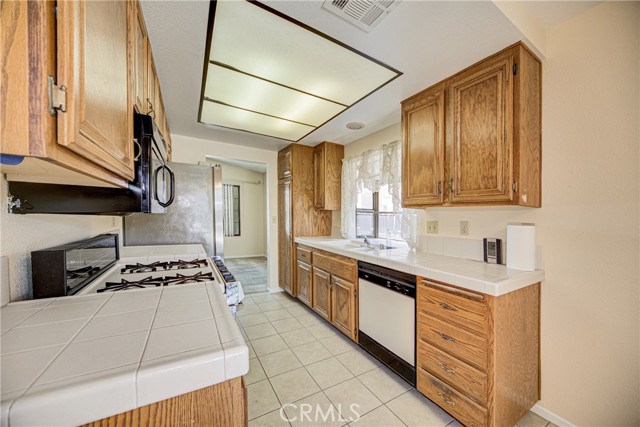 757 Ensenada Drive, Hemet CA: https://media.crmls.org/medias/0bf60ed0-b99c-49b5-a126-7149312c5582.jpg