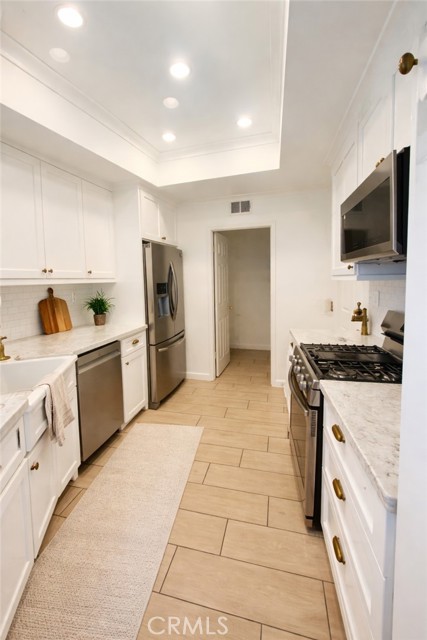 Detail Gallery Image 14 of 22 For 48 Baycrest Ct, Newport Beach,  CA 92660 - 2 Beds | 2 Baths