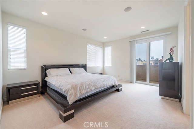 Detail Gallery Image 7 of 49 For 116 11th St, Huntington Beach,  CA 92648 - 3 Beds | 3/1 Baths