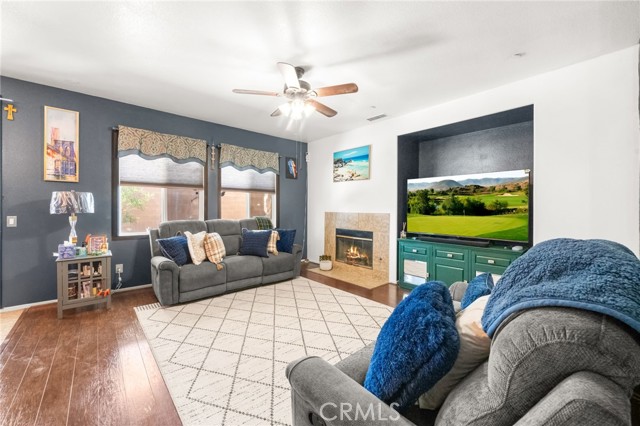 38327 Rancho Vista Dr, Beaumont CA: https://media.crmls.org/medias/0bf8568a-f224-44ed-9b10-8cc7f1448842.jpg