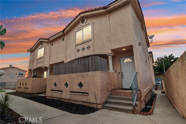 Detail Gallery Image 2 of 39 For 15928 Hunsaker #7,  Paramount,  CA 90723 - 3 Beds | 3 Baths