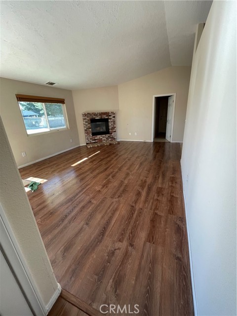 Detail Gallery Image 12 of 15 For 21150 Lone Eagle, Apple Valley,  CA 92308 - 3 Beds | 2 Baths