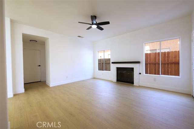 Detail Gallery Image 7 of 43 For 16532 Sir Barton Way, Moreno Valley,  CA 92551 - 3 Beds | 2/1 Baths