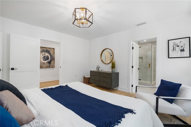 Detail Gallery Image 29 of 71 For 1027 S Lucerne Bld, Los Angeles,  CA 90019 - 4 Beds | 4 Baths