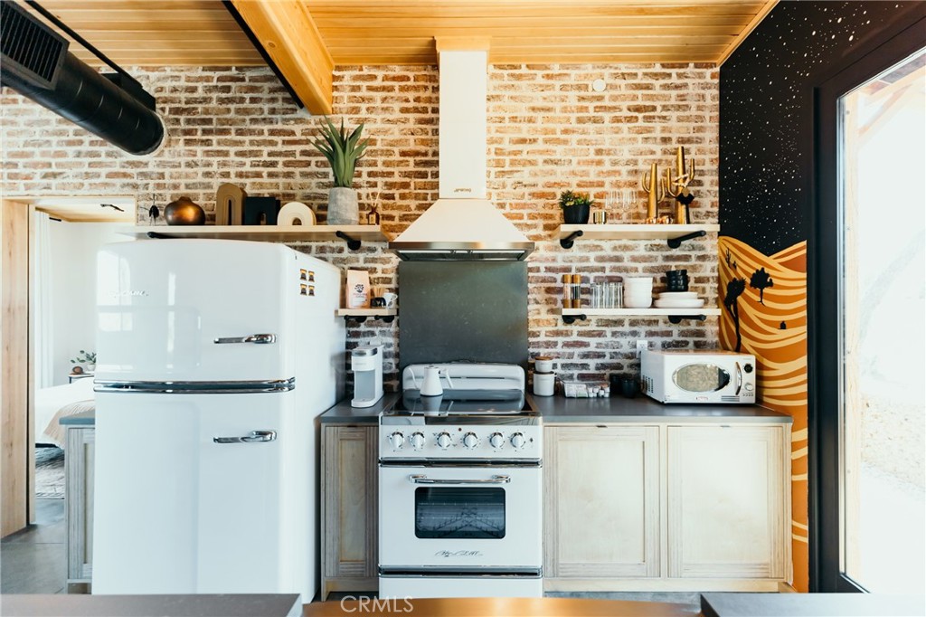 MLS #OC25041427 image #16