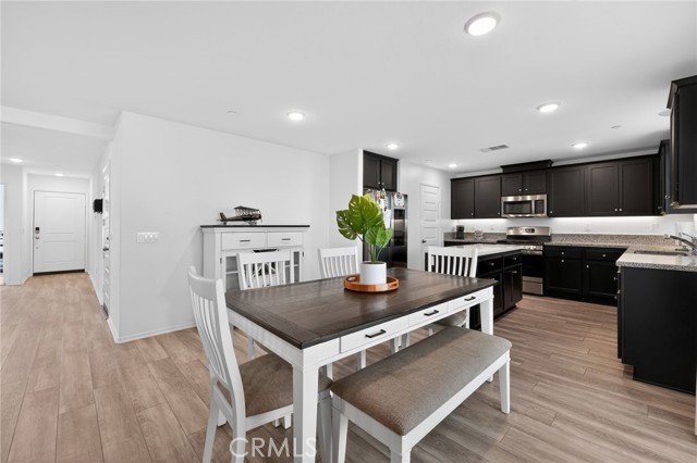 Detail Gallery Image 9 of 31 For 32970 Pacifica Pl, Lake Elsinore,  CA 92530 - 4 Beds | 3 Baths