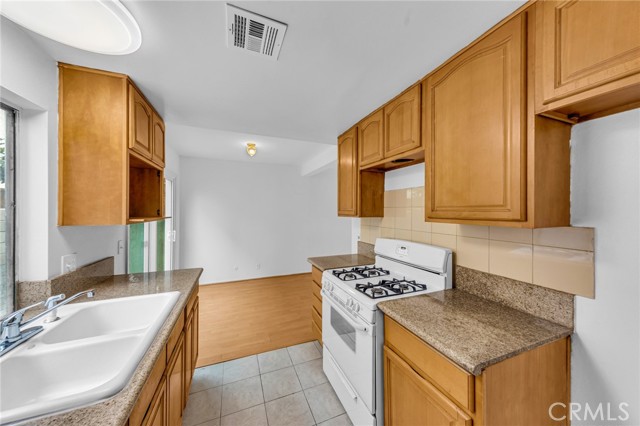 Detail Gallery Image 5 of 20 For 318 E Broadway #L,  San Gabriel,  CA 91776 - 2 Beds | 1 Baths