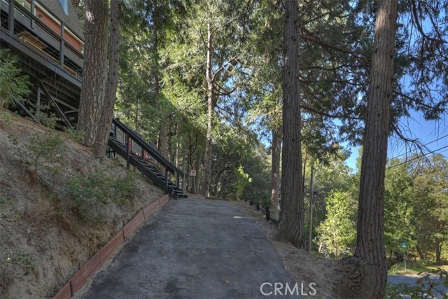 23463 The Blind Trail, Crestline, CA 92325