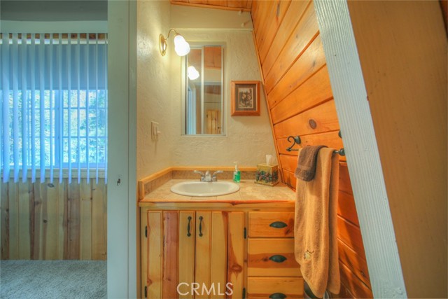 42608 Cedar Avenue, Big Bear Lake CA: https://media.crmls.org/medias/0bfe36c4-b8f1-4e84-b434-8621948016a9.jpg